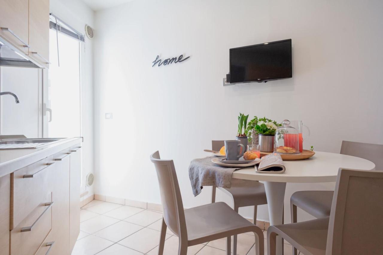 Residenza Alma Aparthotel Riccione Exteriör bild